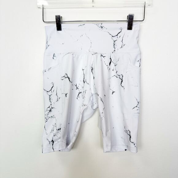 Like New BuffBunny Marble Size M Seamless Pocket Biker 8” Inseam Shorts - Picture 6 of 7